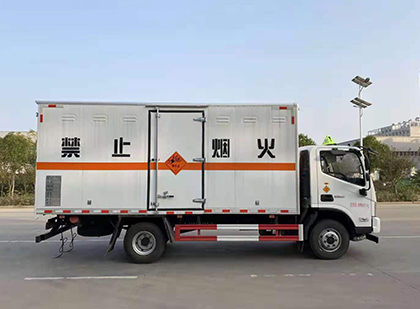 阜沙镇爆破器材运输车