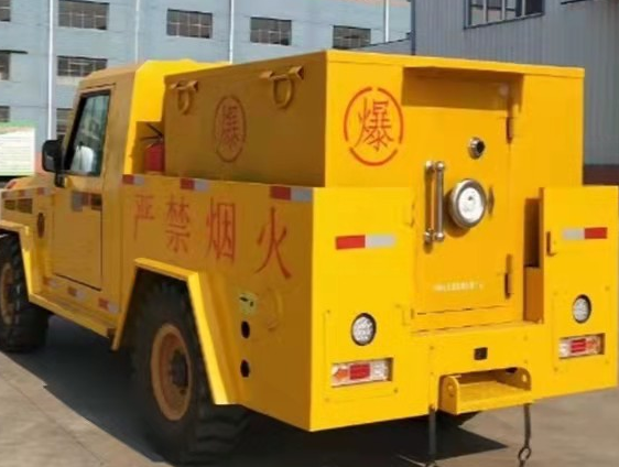 阜沙镇凯龙爆破器材运输车：保障爆破任务的安全运行